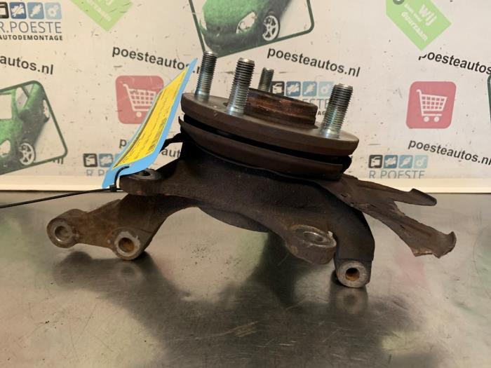 Fusee links-voor van een Kia Soul I (AM) 1.6 CVVT 16V 2009