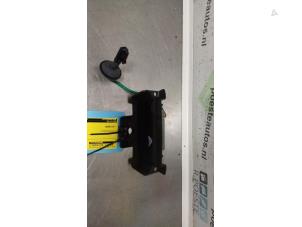 Gebruikte Schakelaar achterklep Kia Soul I (AM) 1.6 CVVT 16V Prijs € 42,00 Margeregeling aangeboden door Autodemontagebedrijf R. Poeste B.V.