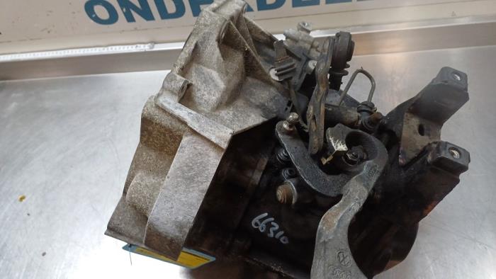 Versnellingsbak van een Volkswagen Polo IV (9N1/2/3) 1.2 12V 2002