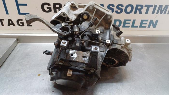 Versnellingsbak van een Volkswagen Polo IV (9N1/2/3) 1.2 12V 2002