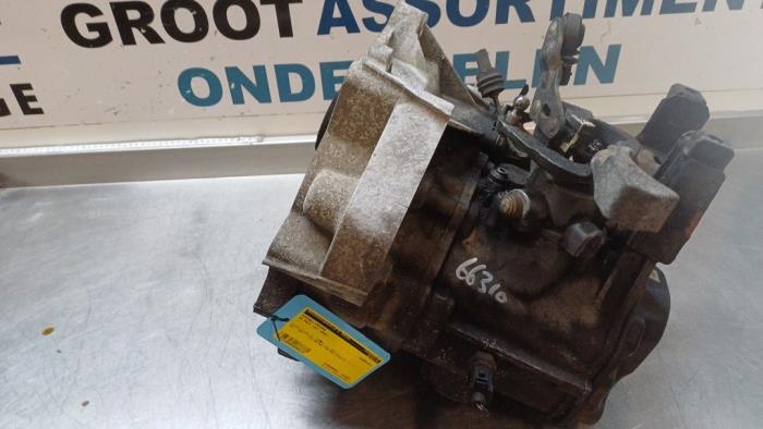 Versnellingsbak van een Volkswagen Polo IV (9N1/2/3) 1.2 12V 2002