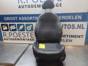 Gebruikte Voorstoel links Mini Mini Cooper S (R53) 1.6 16V Prijs € 100,00 Margeregeling aangeboden door Autodemontagebedrijf R. Poeste B.V.