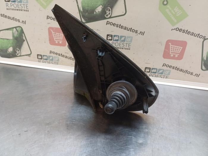 Buitenspiegel links van een Peugeot 206 (2A/C/H/J/S) 1.1 XN,XR 2004