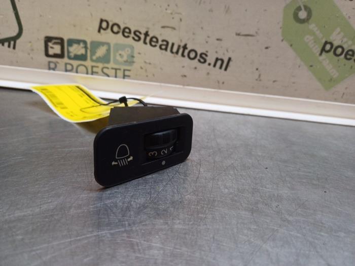 Schakelaar Koplamp Ihv van een Peugeot 206 (2A/C/H/J/S) 1.1 XN,XR 2004