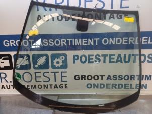 Gebruikte Ruit voor Peugeot 207/207+ (WA/WC/WM) 1.6 HDi 16V Prijs € 110,00 Margeregeling aangeboden door Autodemontagebedrijf R. Poeste
