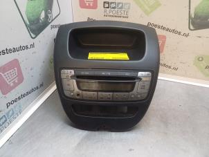 Gebruikte Radio CD Speler Toyota Aygo (B10) 1.0 12V VVT-i Prijs € 50,00 Margeregeling aangeboden door Autodemontagebedrijf R. Poeste B.V.