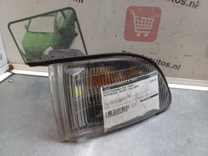 Gebruikte Pinker links Mitsubishi Galant Wagon (EA/EC) 2.0 16V Prijs € 20,00 Margeregeling aangeboden door Autodemontagebedrijf R. Poeste B.V.