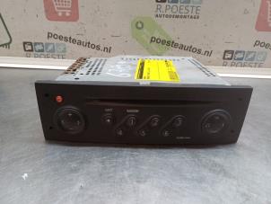 Gebruikte Radio Renault Modus/Grand Modus (JP) 1.2 16V Eco Prijs € 40,00 Margeregeling aangeboden door Autodemontagebedrijf R. Poeste B.V.