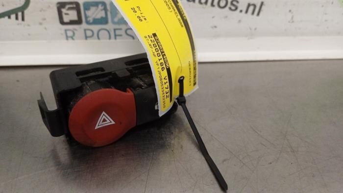 Schakelaar Paniekverlichting van een Renault Modus/Grand Modus (JP) 1.6 16V 2005