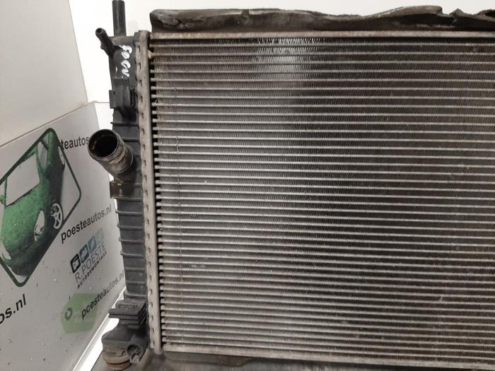 Radiateur van een Ford Focus 2 1.6 16V 2006