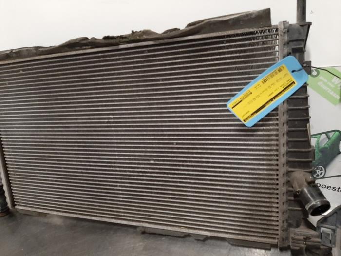 Radiateur van een Ford Focus 2 1.6 16V 2006