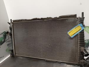 Gebruikte Radiateur Ford Focus 2 1.6 16V Prijs € 20,00 Margeregeling aangeboden door Autodemontagebedrijf R. Poeste B.V.