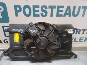 Gebruikte Radiateurfan Ford Focus 2 1.4 16V Prijs € 30,00 Margeregeling aangeboden door Autodemontagebedrijf R. Poeste B.V.