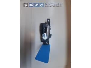 Gebruikte Portiergreep 4Deurs links-achter Ford S-Max (GBW) 2.0 TDCi 16V 140 Prijs € 15,00 Margeregeling aangeboden door Autodemontagebedrijf R. Poeste B.V.