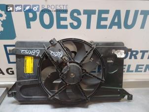 Gebruikte Radiateurfan Ford Focus 2 1.4 16V Prijs € 30,00 Margeregeling aangeboden door Autodemontagebedrijf R. Poeste B.V.