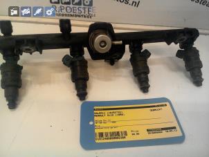 Gebruikte Injector brug Renault Clio II (BB/CB) 1.4 Prijs € 30,00 Margeregeling aangeboden door Autodemontagebedrijf R. Poeste B.V.
