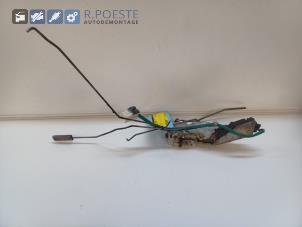 Gebruikte Deurslot Mechaniek 2Deurs links Mazda Demio (DW) 1.5 16V Prijs € 30,00 Margeregeling aangeboden door Autodemontagebedrijf R. Poeste B.V.