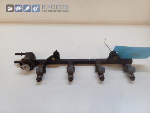 Gebruikte Injector brug Ford Fiesta 5 (JD/JH) 1.3 Prijs € 30,00 Margeregeling aangeboden door Autodemontagebedrijf R. Poeste B.V.