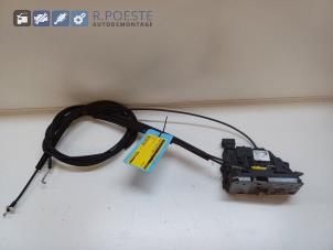 Gebruikte Schuifdeur Slotmechaniek rechts Peugeot Boxer (U9) 2.2 HDi 120 Euro 4 Prijs € 30,00 Margeregeling aangeboden door Autodemontagebedrijf R. Poeste B.V.