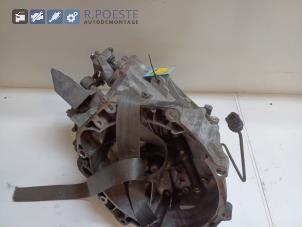 Gebruikte Versnellingsbak Mini Mini Cooper S (R53) 1.6 16V Prijs € 200,00 Margeregeling aangeboden door Autodemontagebedrijf R. Poeste B.V.