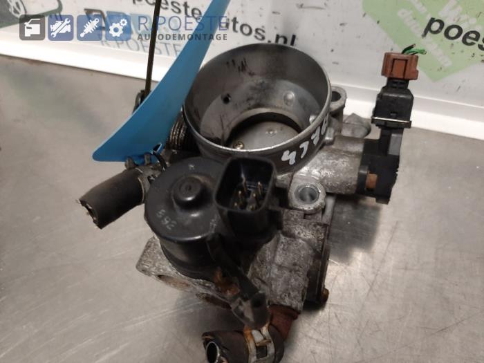 Gebruikte Gasklephuis Mitsubishi Space Star (DG) 1.3 16V Prijs € 40,00 Margeregeling aangeboden door Autodemontagebedrijf R. Poeste B.V.
