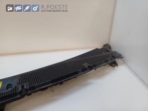 Gebruikte Paravent Mercedes ML I (163) 400 4.0 CDI V8 32V Prijs € 60,00 Margeregeling aangeboden door Autodemontagebedrijf R. Poeste B.V.