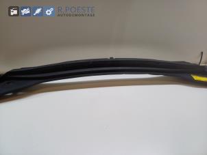 Gebruikte Paravent Renault Modus/Grand Modus (JP) 1.4 16V Prijs € 30,00 Margeregeling aangeboden door Autodemontagebedrijf R. Poeste B.V.