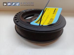 Gebruikte Krukas Poelie Nissan Qashqai (J10) 2.0 16V Prijs € 42,00 Margeregeling aangeboden door Autodemontagebedrijf R. Poeste B.V.