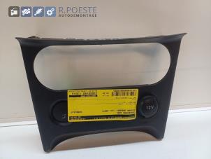 Gebruikte Dashboard deel Nissan Qashqai (J10) 2.0 16V Prijs € 22,00 Margeregeling aangeboden door Autodemontagebedrijf R. Poeste B.V.