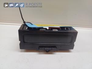 Gebruikte Display Interieur Renault Kangoo (KC) 1.6 16V Prijs € 20,00 Margeregeling aangeboden door Autodemontagebedrijf R. Poeste B.V.