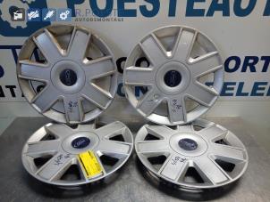 Gebruikte Wieldop set Ford Ka I 1.3i Prijs € 20,00 Margeregeling aangeboden door Autodemontagebedrijf R. Poeste B.V.