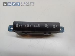 Gebruikte Display Interieur Nissan Qashqai (J10) 2.0 16V Prijs € 12,00 Margeregeling aangeboden door Autodemontagebedrijf R. Poeste B.V.