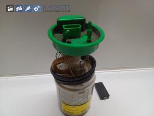 Gebruikte Benzinepomp Volkswagen Touran (1T1/T2) 1.6 FSI 16V Prijs € 30,00 Margeregeling aangeboden door Autodemontagebedrijf R. Poeste B.V.