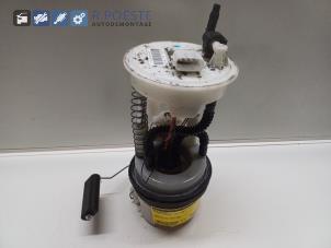 Gebruikte Benzinepomp Nissan Qashqai (J10) 2.0 16V Prijs € 50,00 Margeregeling aangeboden door Autodemontagebedrijf R. Poeste B.V.