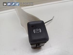 Gebruikte Handrem schakelaar Volkswagen Passat Variant (3C5) 2.0 TDI 16V 170 4Motion Prijs € 22,00 Margeregeling aangeboden door Autodemontagebedrijf R. Poeste B.V.