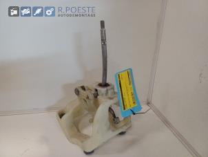 Gebruikte Versnellingspook Hyundai i10 (F5) 1.1i 12V Prijs € 30,00 Margeregeling aangeboden door Autodemontagebedrijf R. Poeste B.V.