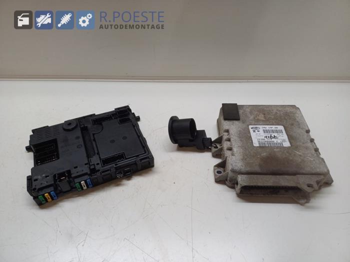 Gebruikte Computer Motormanagement Peugeot 206 (2A/C/H/J/S) 1.1 XN,XR Prijs € 90,00 Margeregeling aangeboden door Autodemontagebedrijf R. Poeste B.V.