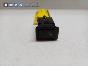 Gebruikte Schakelaar Stoelverwarming Suzuki Swift (ZA/ZC/ZD) 1.2 16V Prijs € 10,00 Margeregeling aangeboden door Autodemontagebedrijf R. Poeste B.V.