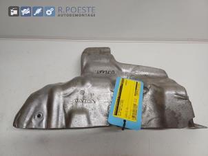 Gebruikte Hitteschild uitlaat Volvo V40 (MV) 2.0 D2 16V Prijs € 20,00 Margeregeling aangeboden door Autodemontagebedrijf R. Poeste B.V.