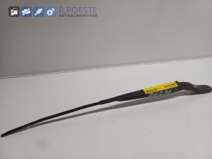 Gebruikte Ruitenwisserarm voor Renault Clio III (BR/CR) 1.5 dCi FAP Prijs € 20,00 Margeregeling aangeboden door Autodemontagebedrijf R. Poeste B.V.