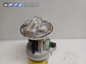 Gebruikte Benzinepomp Renault Clio IV Estate/Grandtour (7R) 0.9 Energy TCE 90 12V Prijs € 50,00 Margeregeling aangeboden door Autodemontagebedrijf R. Poeste B.V.