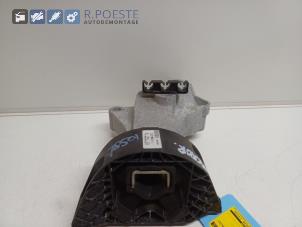 Gebruikte Motorsteun Renault Clio IV Estate/Grandtour (7R) 0.9 Energy TCE 90 12V Prijs € 20,00 Margeregeling aangeboden door Autodemontagebedrijf R. Poeste B.V.