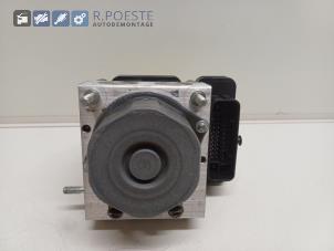 Gebruikte ABS Pomp Renault Clio IV Estate/Grandtour (7R) 0.9 Energy TCE 90 12V Prijs € 50,00 Margeregeling aangeboden door Autodemontagebedrijf R. Poeste B.V.