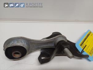 Gebruikte Motorsteun Renault Clio IV Estate/Grandtour (7R) 0.9 Energy TCE 90 12V Prijs € 20,00 Margeregeling aangeboden door Autodemontagebedrijf R. Poeste B.V.