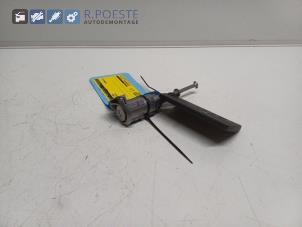 Gebruikte Deurslot Cilinder links Renault Clio IV Estate/Grandtour (7R) 0.9 Energy TCE 90 12V Prijs € 20,00 Margeregeling aangeboden door Autodemontagebedrijf R. Poeste B.V.