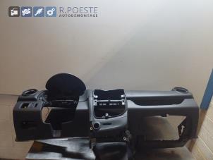 Gebruikte Dashboard Renault Clio IV Estate/Grandtour (7R) 0.9 Energy TCE 90 12V Prijs € 150,00 Margeregeling aangeboden door Autodemontagebedrijf R. Poeste B.V.