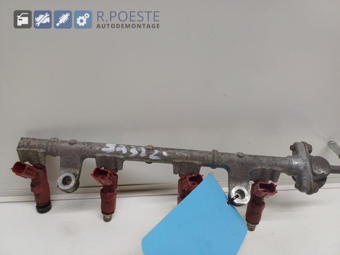 Gebruikte Injector brug Daihatsu YRV (M2) 1.3 16V DVVT Prijs € 40,00 Margeregeling aangeboden door Autodemontagebedrijf R. Poeste B.V.