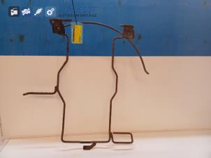 Gebruikte Ophangmechaniek reservewiel Opel Zafira (F75) 1.8 16V Prijs € 30,00 Margeregeling aangeboden door Autodemontagebedrijf R. Poeste B.V.