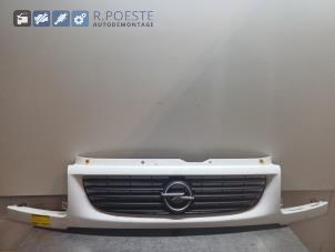 Gebruikte Grille Opel Movano (4A1; 4A2; 4B2; 4B3; 4C2; 4C3) 2.5 D Prijs € 50,00 Margeregeling aangeboden door Autodemontagebedrijf R. Poeste B.V.