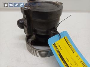 Gebruikte Stuurpomp Renault Scénic I (JA) 2.0 16V RX4 Prijs € 30,00 Margeregeling aangeboden door Autodemontagebedrijf R. Poeste B.V.